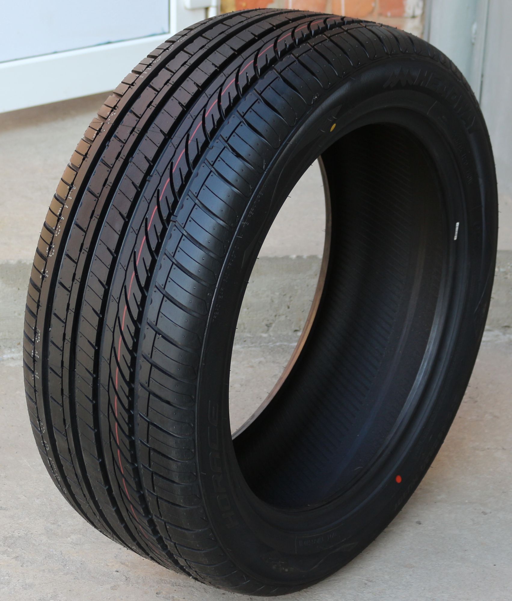 HEADWAY HU901 275/45R21 110W