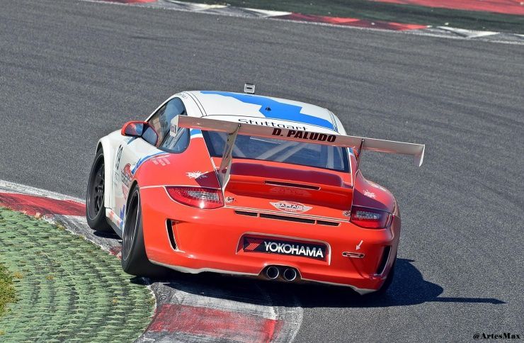 Просто красивые гоночные #Porsche 911 #GT3 от Компании YOKOHAMA. Данные автомобили были выставлены на Circuito de Barcelona в прошлом году.